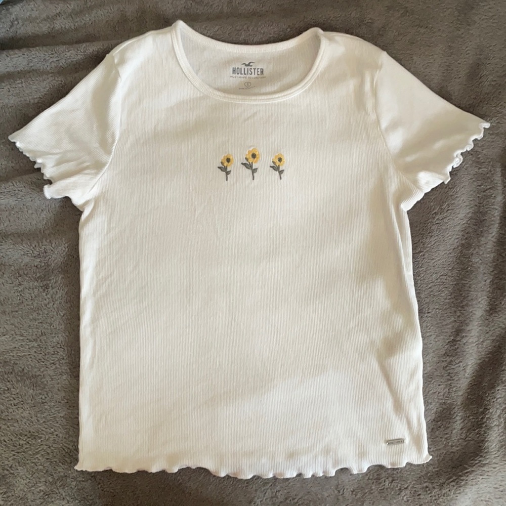 White Hollister daisy top